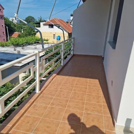 Roan Apartament Velipojë